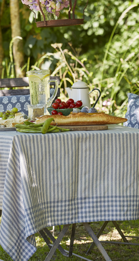 Navy Acorn Cushion Toulouse Navy Tablecloth Dining 03[1]