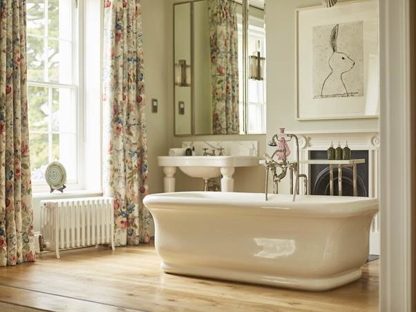A bathroom with a tub and sink
AI-generated content may be incorrect.