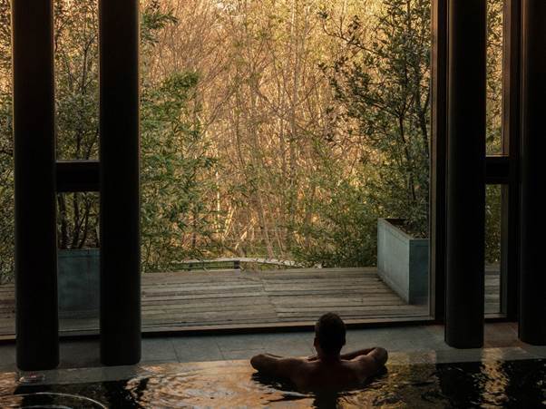 A person in a pool looking out a window
AI-generated content may be incorrect.